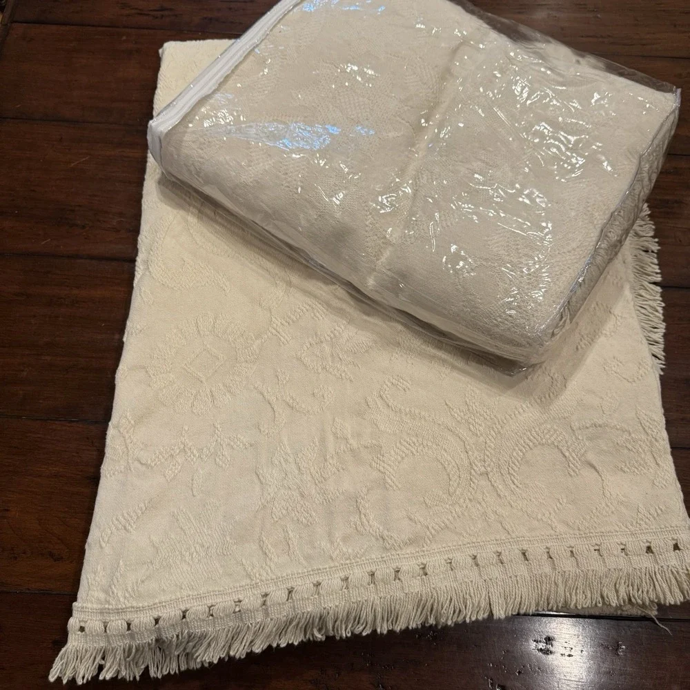 Vintage Cotton Matelasse Twin Bedspread Fringe Cream USA 78x106 NOS Open Package